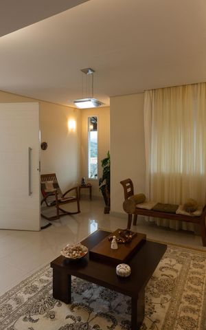 Casa à venda com 420m², 4 quartos e 3 vagas Casa à venda com 420m², 4 quartos e 3 vagasSala de Estar