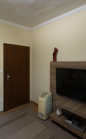 Casa à venda com 420m², 4 quartos e 3 vagas Casa à venda com 420m², 4 quartos e 3 vagasQuarto 1 (Sala de TV)