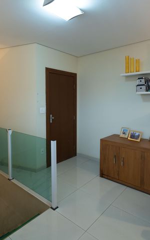 Casa à venda com 420m², 4 quartos e 3 vagas Casa à venda com 420m², 4 quartos e 3 vagasEscritório