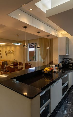 Casa à venda com 420m², 4 quartos e 3 vagas Casa à venda com 420m², 4 quartos e 3 vagasCozinha