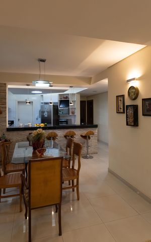 Casa à venda com 420m², 4 quartos e 3 vagas Casa à venda com 420m², 4 quartos e 3 vagasSala de Jantar