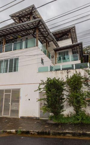 Casa à venda com 420m², 4 quartos e 3 vagas Casa à venda com 420m², 4 quartos e 3 vagasFachada
