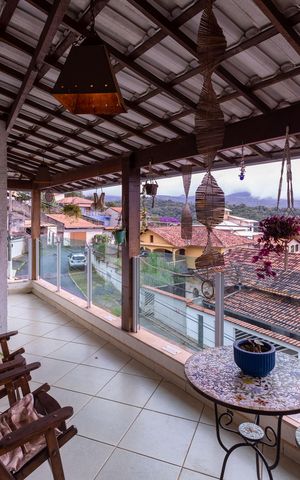Casa à venda com 420m², 4 quartos e 3 vagas Casa à venda com 420m², 4 quartos e 3 vagasVaranda