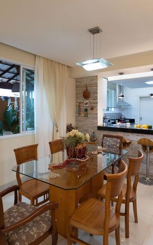 Casa à venda com 420m², 4 quartos e 3 vagas Casa à venda com 420m², 4 quartos e 3 vagasSala de Jantar