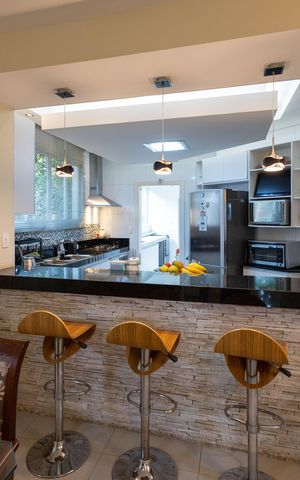 Casa à venda com 420m², 4 quartos e 3 vagas Casa à venda com 420m², 4 quartos e 3 vagasCozinha