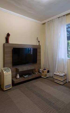 Casa à venda com 420m², 4 quartos e 3 vagas Casa à venda com 420m², 4 quartos e 3 vagasQuarto 1 (Sala de TV)
