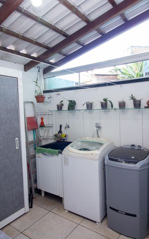 Apartamento à venda com 133m², 3 quartos e 2 vagas Apartamento à venda com 133m², 3 quartos e 2 vagasCozinha e Área de Serviço