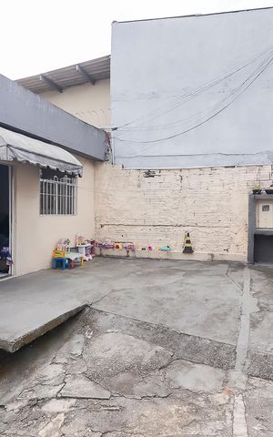 Casa à venda com 250m², 2 quartos e 5 vagasQuintal / Garagem