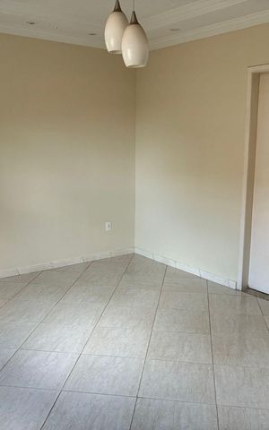 Casa para alugar com 200m², 3 quartos e sem vaga Casa para alugar com 200m², 3 quartos e sem vagaSala