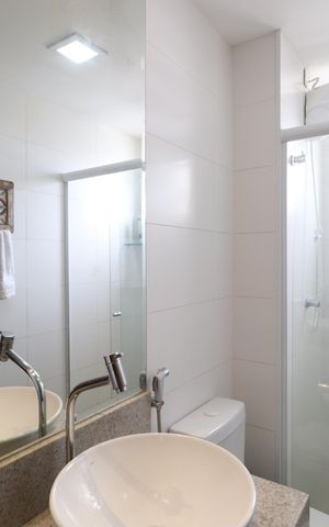 Apartamento para alugar com 64m², 2 quartos e 2 vagasBanheiro do Quarto 1