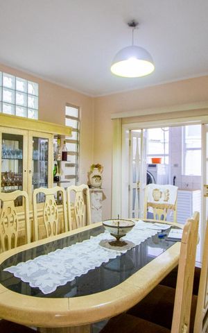 Casa à venda com 100m², 3 quartos e 3 vagas Casa à venda com 100m², 3 quartos e 3 vagasSala de jantar