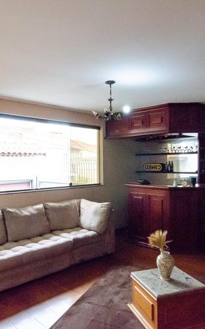 Casa para alugar com 256m², 3 quartos e 3 vagas Casa para alugar com 256m², 3 quartos e 3 vagasSala
