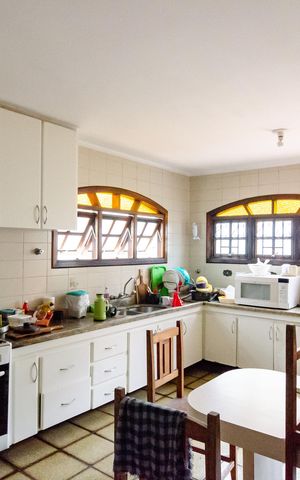Casa para alugar com 256m², 3 quartos e 3 vagas Casa para alugar com 256m², 3 quartos e 3 vagasCozinha