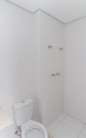 Apartamento à venda com 76m², 3 quartos e 2 vagas Apartamento à venda com 76m², 3 quartos e 2 vagasBanheiro da Suíte