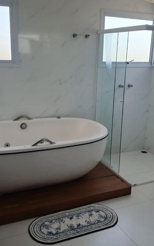 Casa de condomínio para alugar com 350m², 4 quartos e 4 vagas