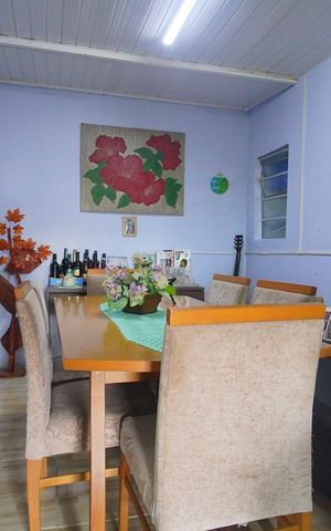 Casa à venda com 137m², 2 quartos e 2 vagasSala