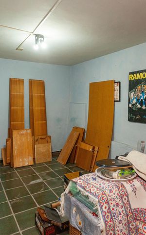 Casa à venda com 336m², 3 quartos e 4 vagasQuarto depósito