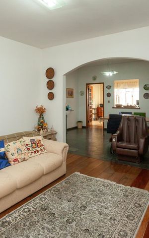 Casa à venda com 336m², 3 quartos e 4 vagasSala