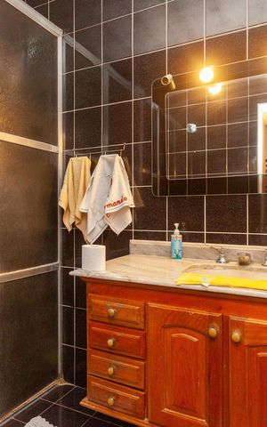 Casa à venda com 336m², 3 quartos e 4 vagasBanheiro da Suíte 1