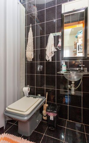 Casa à venda com 336m², 3 quartos e 4 vagasBanheiro Social