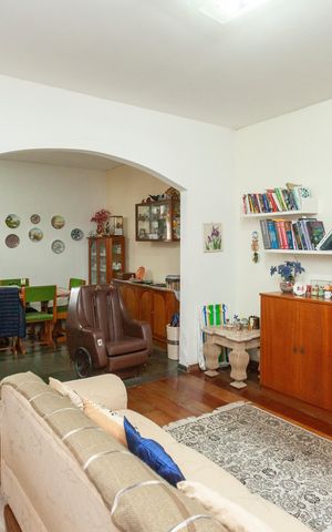 Casa à venda com 336m², 3 quartos e 4 vagasSala