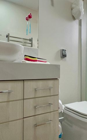 Apartamento para alugar com 200m², 3 quartos e 3 vagas Apartamento para alugar com 200m², 3 quartos e 3 vagasBanheiro da Suíte