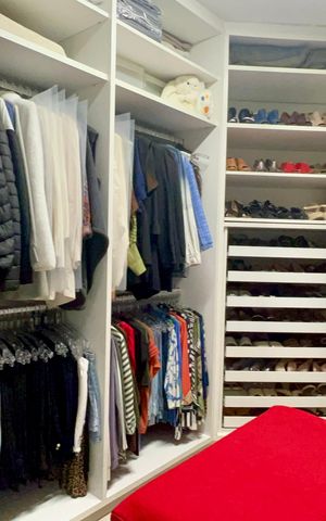Apartamento para alugar com 200m², 3 quartos e 3 vagas Apartamento para alugar com 200m², 3 quartos e 3 vagasCloset da suíte
