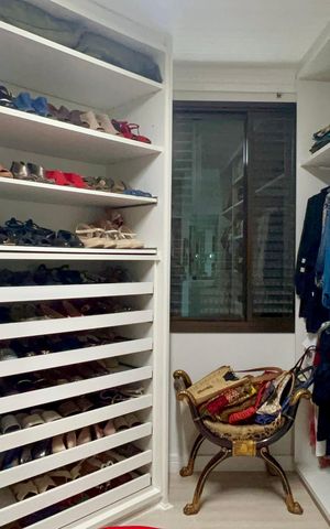 Apartamento para alugar com 200m², 3 quartos e 3 vagas Apartamento para alugar com 200m², 3 quartos e 3 vagasCloset da suíte