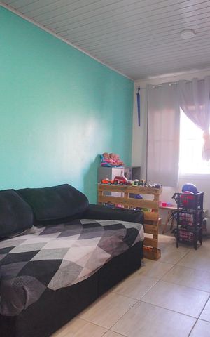 Casa à venda com 80m², 2 quartos e 2 vagasSala