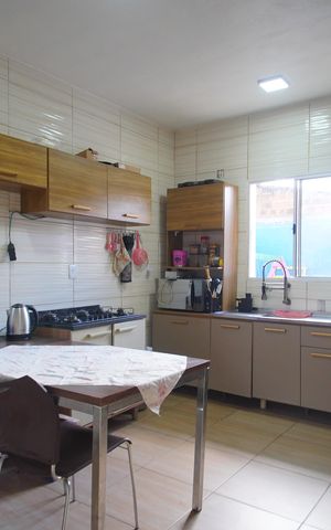 Casa à venda com 80m², 2 quartos e 2 vagasCozinha