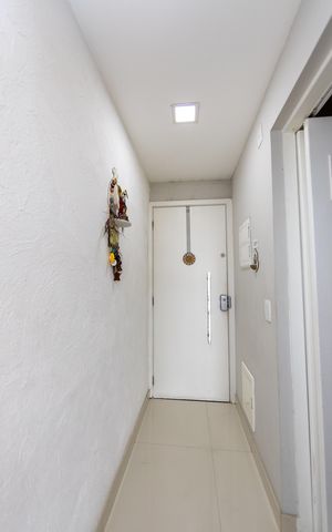 Apartamento à venda com 105m², 3 quartos e 2 vagas Apartamento à venda com 105m², 3 quartos e 2 vagasPorta de entrada