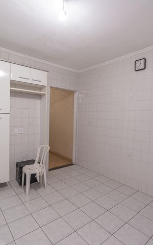 Casa à venda com 147m², 2 quartos e 2 vagas Casa à venda com 147m², 2 quartos e 2 vagasCozinha