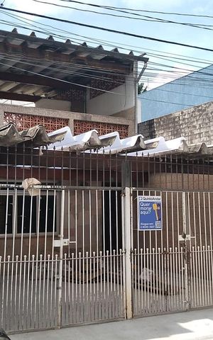 Casa para alugar com 250m², 3 quartos e 2 vagas Casa para alugar com 250m², 3 quartos e 2 vagasFachada