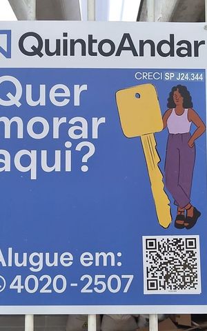 Casa para alugar com 250m², 3 quartos e 2 vagas Casa para alugar com 250m², 3 quartos e 2 vagasFachada