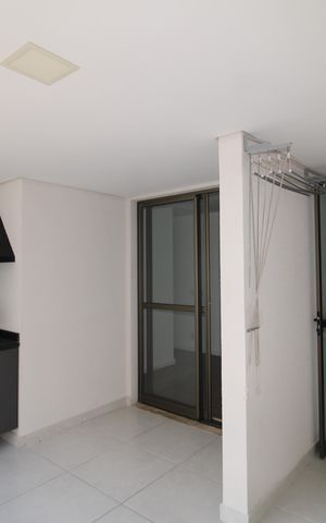 Apartamento à venda com 81m², 3 quartos e 2 vagasSala / Cozinha - Varanda