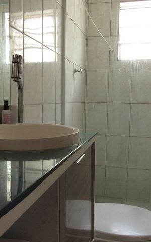 Casa à venda com 228m², 3 quartos e 3 vagasBanheiro 1