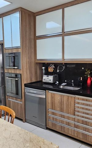 Apartamento à venda com 193m², 3 quartos e 2 vagas Apartamento à venda com 193m², 3 quartos e 2 vagasCozinha