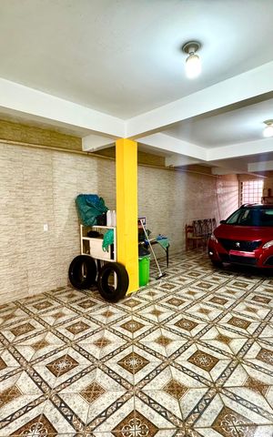 Casa à venda com 275m², 3 quartos e 4 vagas Casa à venda com 275m², 3 quartos e 4 vagasGaragem