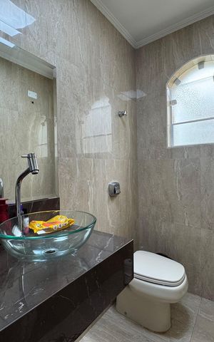Casa à venda com 275m², 3 quartos e 4 vagas Casa à venda com 275m², 3 quartos e 4 vagasBanheiro 2
