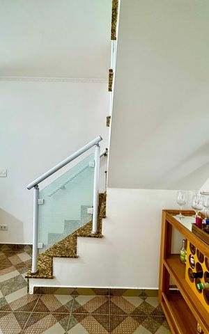 Casa à venda com 275m², 3 quartos e 4 vagas Casa à venda com 275m², 3 quartos e 4 vagasSala