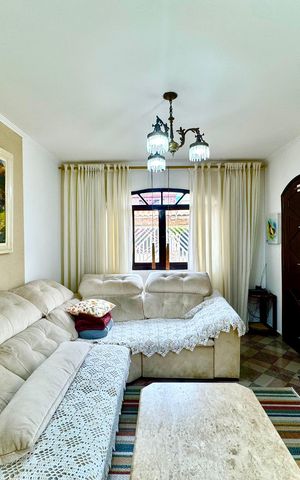 Casa à venda com 275m², 3 quartos e 4 vagas Casa à venda com 275m², 3 quartos e 4 vagasSala