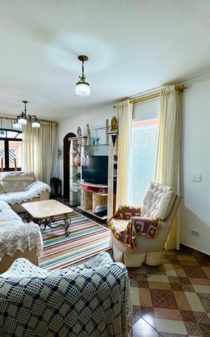 Casa à venda com 275m², 3 quartos e 4 vagas Casa à venda com 275m², 3 quartos e 4 vagasSala