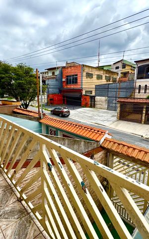 Casa à venda com 275m², 3 quartos e 4 vagas Casa à venda com 275m², 3 quartos e 4 vagasSacada do Quarto 1