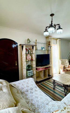 Casa à venda com 275m², 3 quartos e 4 vagas Casa à venda com 275m², 3 quartos e 4 vagasSala