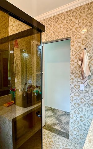 Casa à venda com 275m², 3 quartos e 4 vagas Casa à venda com 275m², 3 quartos e 4 vagasBanheiro da Suíte