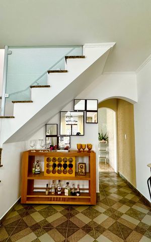 Casa à venda com 275m², 3 quartos e 4 vagas Casa à venda com 275m², 3 quartos e 4 vagasSala