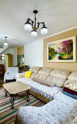Casa à venda com 275m², 3 quartos e 4 vagas Casa à venda com 275m², 3 quartos e 4 vagasSala