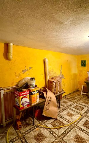 Casa à venda com 275m², 3 quartos e 4 vagas Casa à venda com 275m², 3 quartos e 4 vagasDepósito