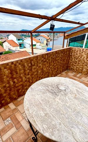 Casa à venda com 275m², 3 quartos e 4 vagas Casa à venda com 275m², 3 quartos e 4 vagasMirante