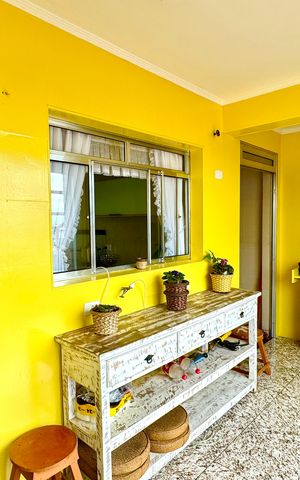 Casa à venda com 275m², 3 quartos e 4 vagas Casa à venda com 275m², 3 quartos e 4 vagasHall